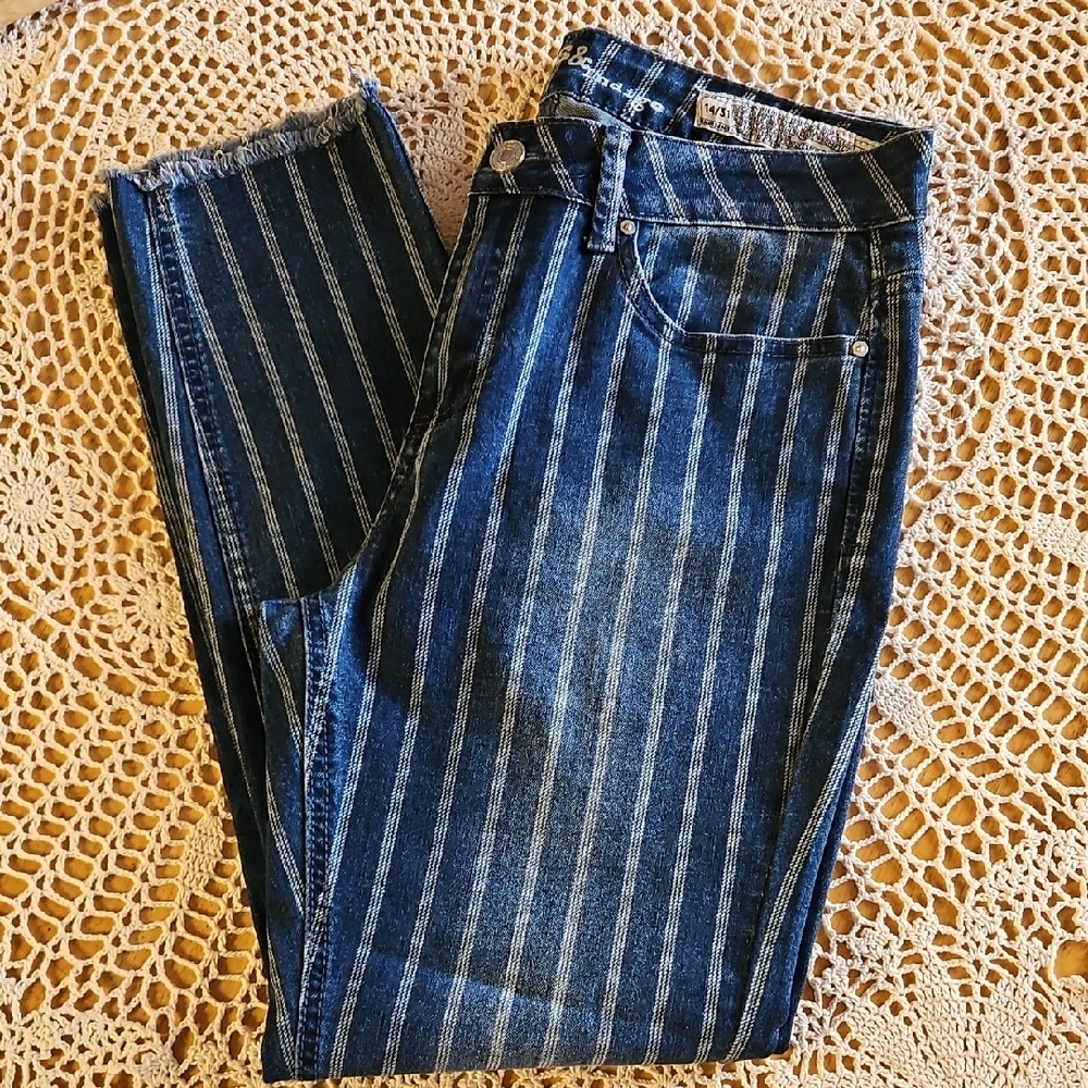 Blue Ankle Cropped Jeans with Pinstripe Effect